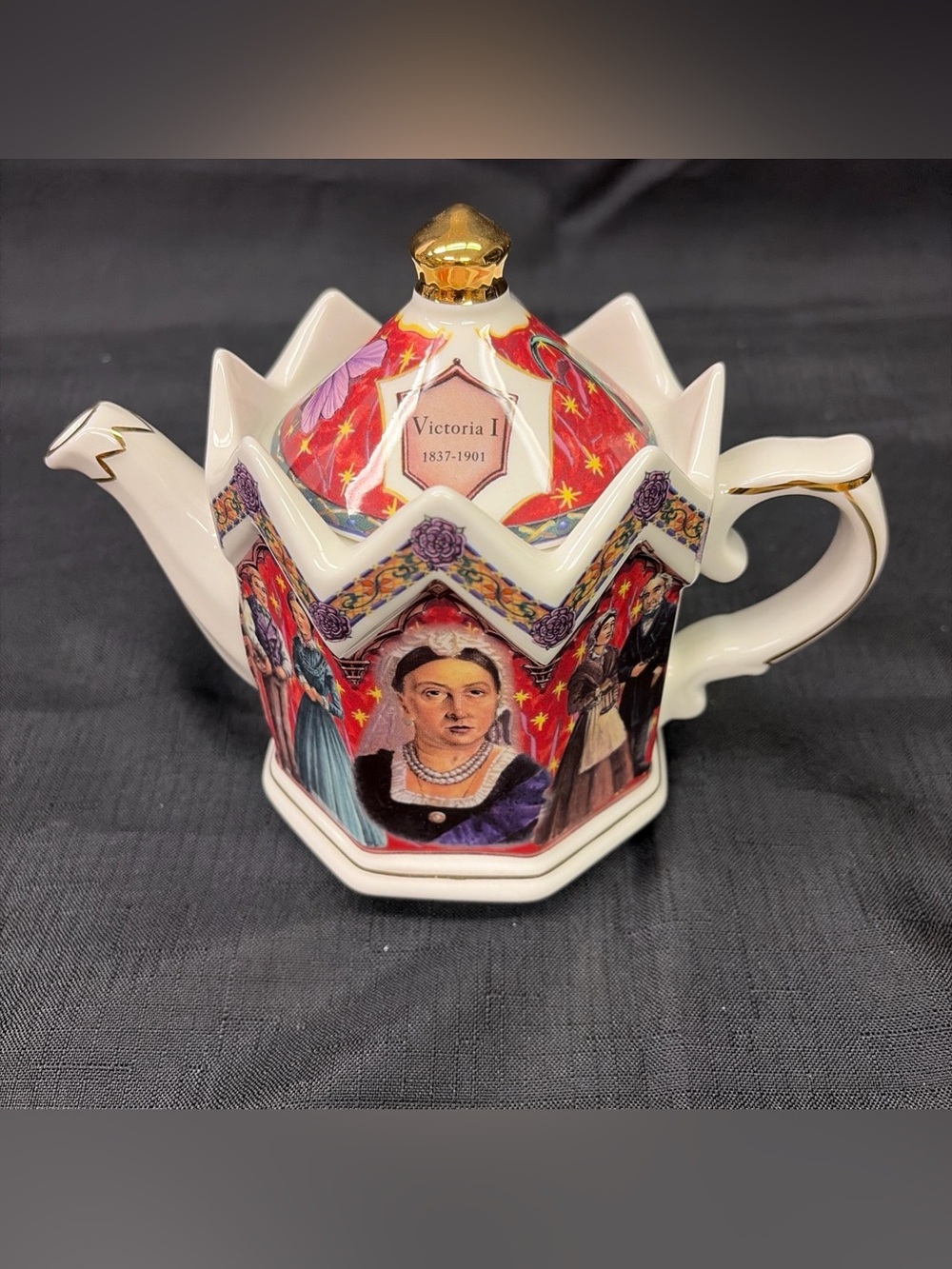 Vintage James Sadler Made in England Queen Victoria I Teapot